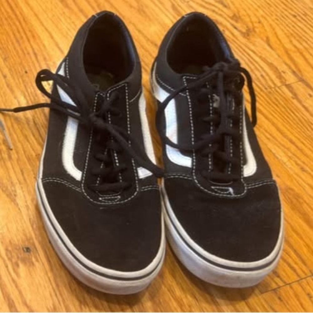 Vans Kids Ward Low Top Shoe Youth 7 (women 8.5) Black and White Sneakers